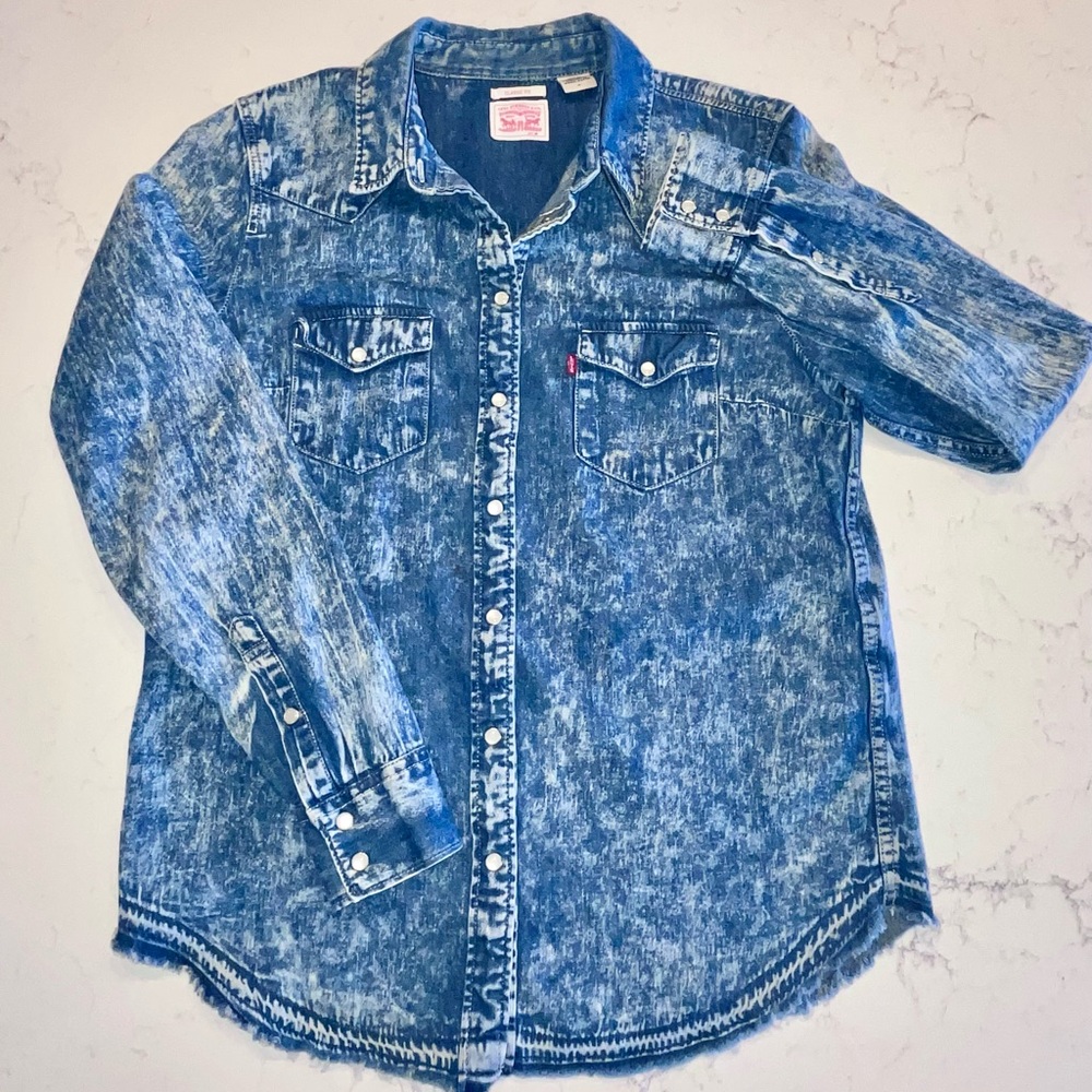 Levi's women's denim acid wash western snap button long sleeve size medium